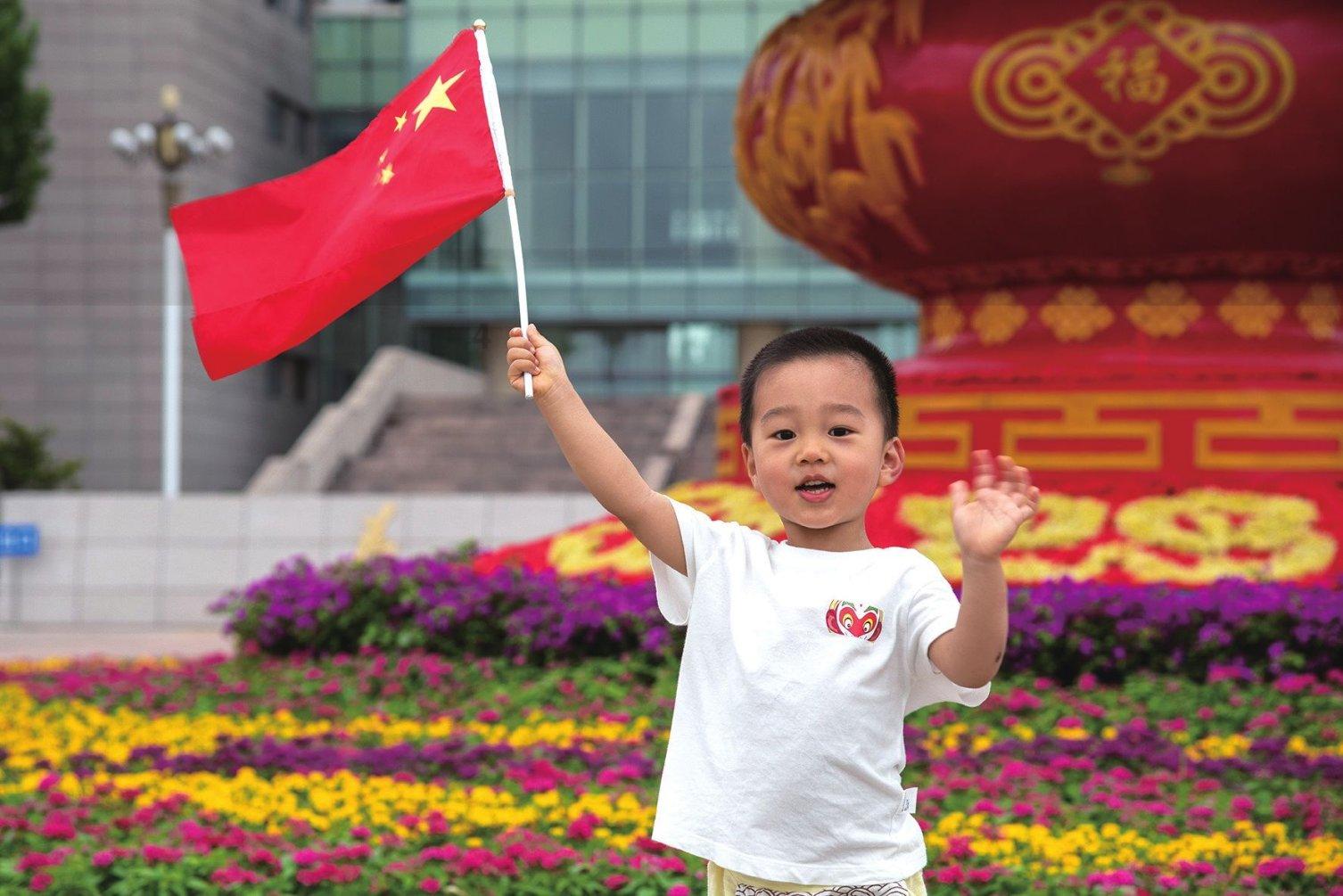 逃离残破的船只